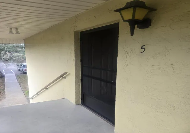 Homes for sale in Vero Beach, FL | 400 18th St #P-5, Vero Beach, FL 32960 | MLS# B26027384