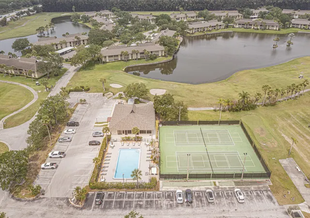 Homes for sale in Vero Beach, FL | 23 Plantation Dr #102, Vero Beach, FL 32966 | MLS# B26027434