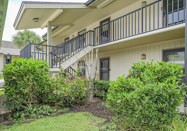 Homes for sale in Vero Beach, FL | 23 Plantation Dr, Vero Beach, FL 32966