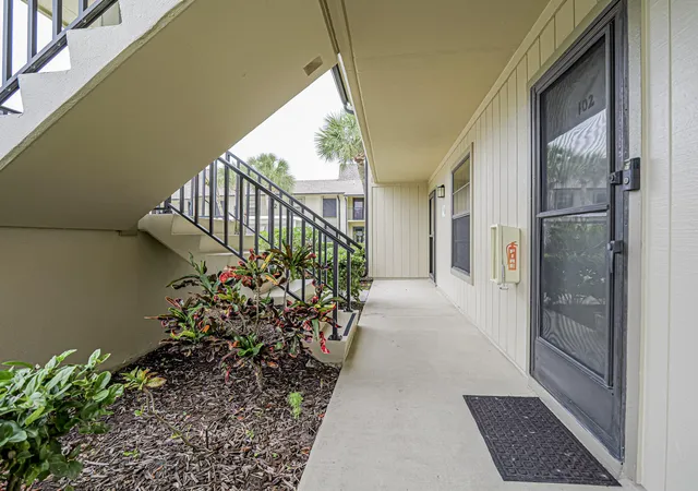 Homes for sale in Vero Beach, FL | 23 Plantation Dr, Vero Beach, FL 32966