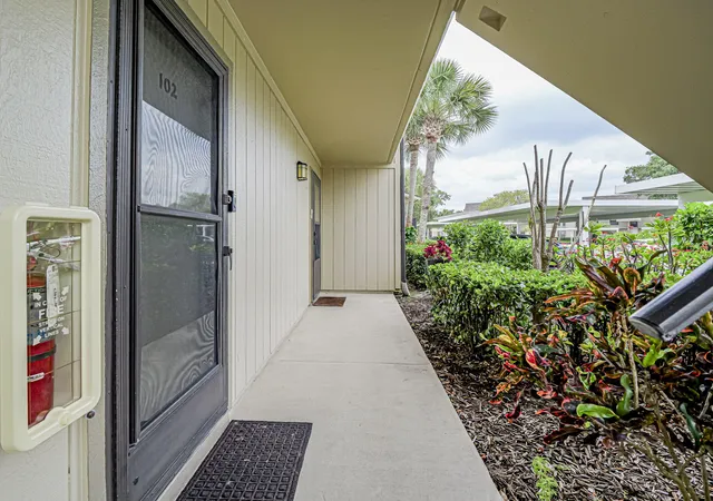 Homes for sale in Vero Beach, FL | 23 Plantation Dr, Vero Beach, FL 32966