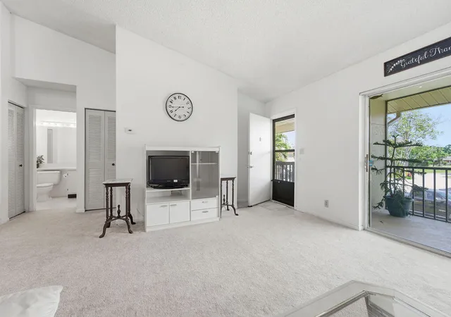 4th image of 6519 Chasewood Dr #E, Jupiter, FL 33458 | MLS# B26027645