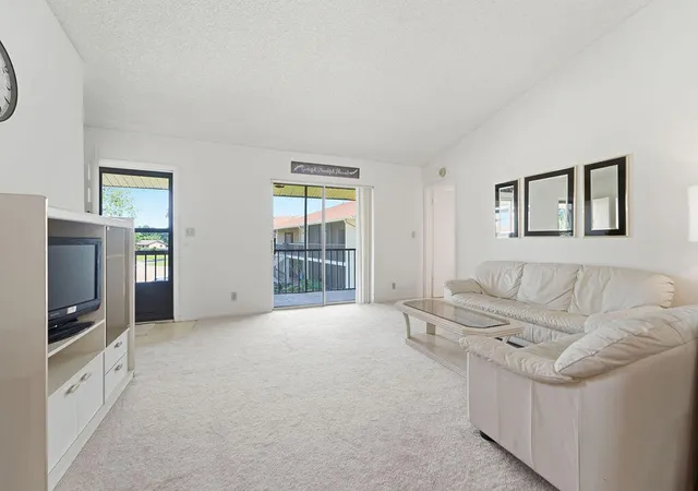 5th image of 6519 Chasewood Dr #E, Jupiter, FL 33458 | MLS# B26027645