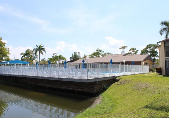2nd image of 327 Pine Ridge Cir, Greenacres, FL 33463