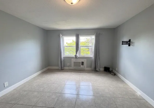 4th image of 1150 E Sample Rd, Pompano Beach, FL 33064