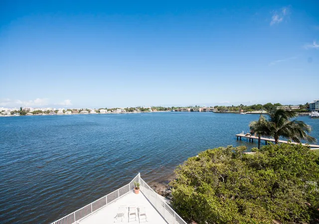 2nd image of 301 Croton Ave, Lantana, FL 33462