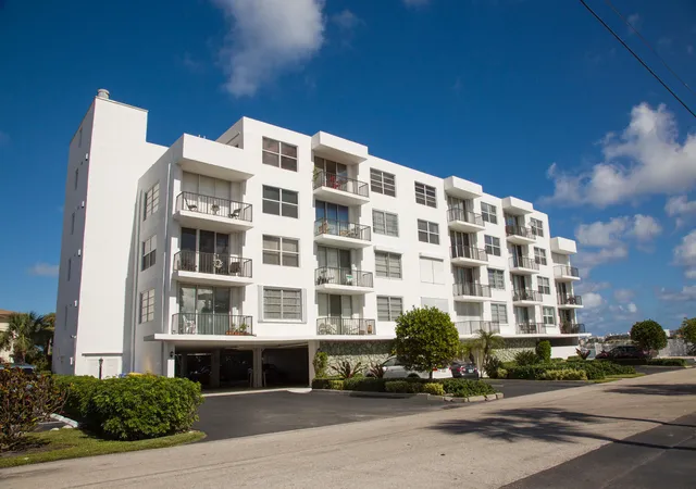 2nd image of 301 Croton Ave #405, Lantana, FL 33462 | MLS# B26027870