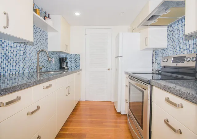 3rd image of 301 Croton Ave #405, Lantana, FL 33462 | MLS# B26027870