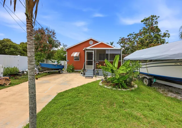 2nd image of 8545 Se Mars St, Hobe Sound, FL 33455 | MLS# B26028156