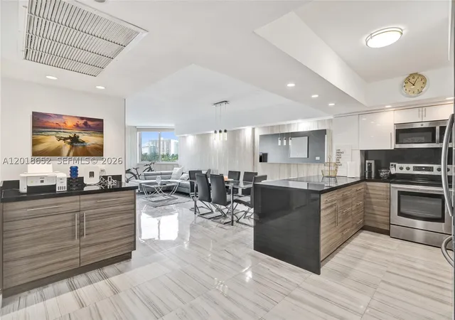 Listing Photo 2 - Condo for sale in building located at 19370 Collins Ave, Miami, FL 33160 - Unit #426