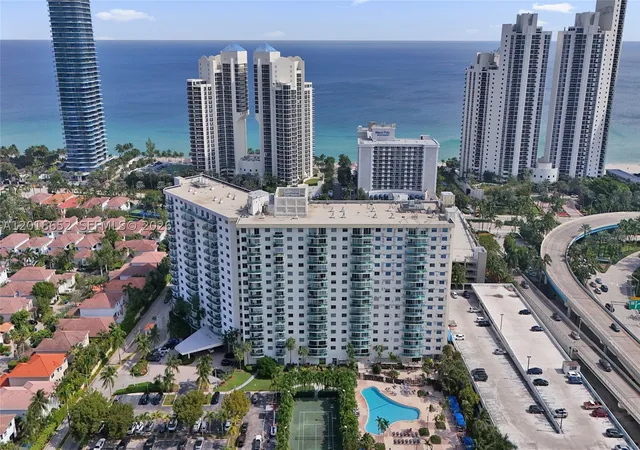 Listing Photo 3 - Condo for sale in building located at 19370 Collins Ave, Miami, FL 33160 - Unit #426