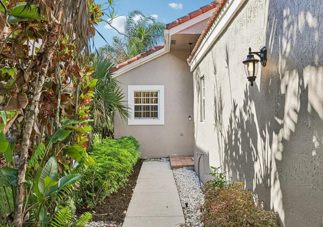 5th image of 1110 Nw 105Th Wy, Plantation, FL 33322 | MLS# B26028202