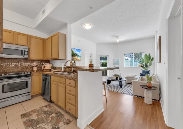 2nd image of 6001 SW 70th St, South Miami, FL 33143