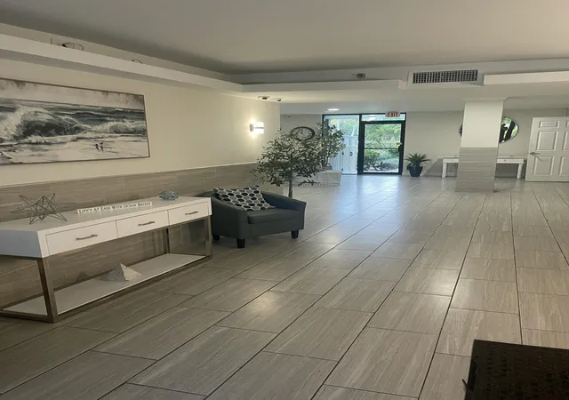 2nd image of 955 Egret Cir #411, Delray Beach, FL 33444 | MLS# B26028247