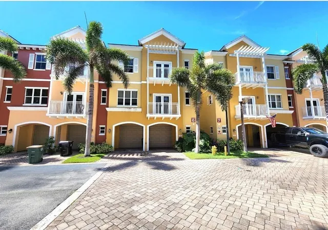 Homes for sale in Lighthouse Point, FL | 2317 Vintage Dr, Lighthouse Point, FL 33064 | MLS# B26028303