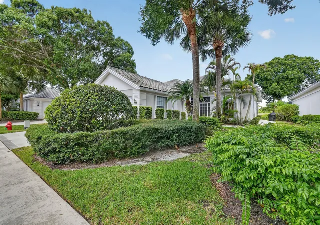 Homes for sale in Hobe Sound, FL | 8081 Se Double Tree Dr, Hobe Sound, FL 33455 | MLS# B26028310