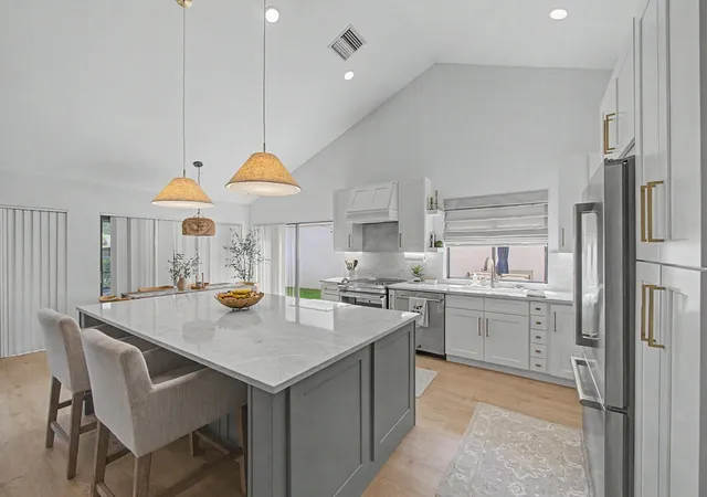 3rd image of 2631 Mohawk Cir, West Palm Beach, FL 33409 | MLS# B26028325