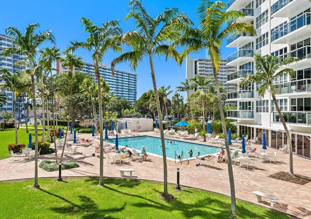 5th image of 3300 Ne 36Th St, North Lauderdale, FL 33308