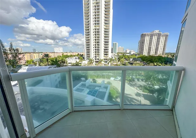 2nd image of 19400 Turnberry Wy, Aventura, FL 33180