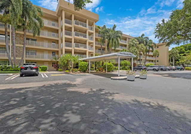 3rd image of 804 Cypress Grove Ln #202, Pompano Beach, FL 33069 | MLS# B26028448