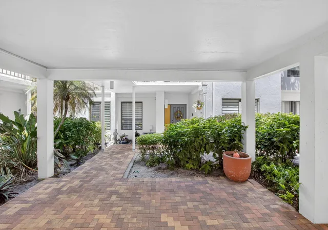 2nd image of 900 Greensward Ln #G110, Delray Beach, FL 33445 | MLS# B26028468