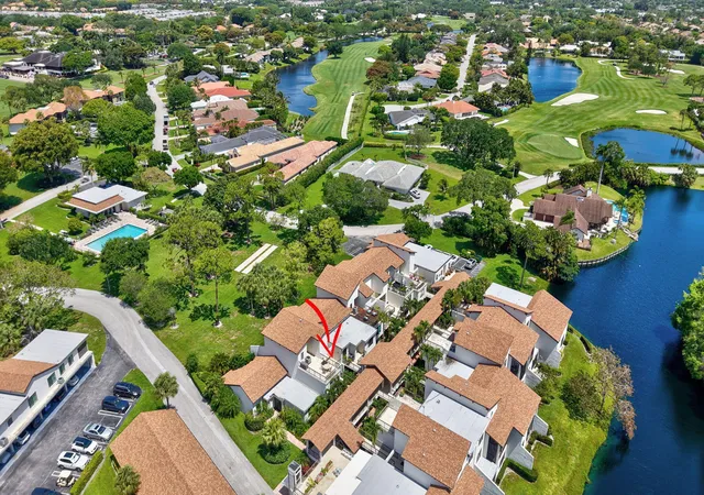 2nd image of 900 Greensward Ln, Delray Beach, FL 33445