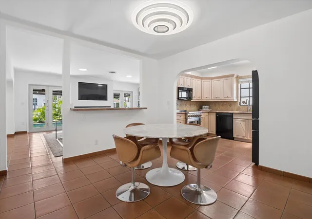4th image of 325 Coconut Isle Dr, Fort Lauderdale, FL 33301 | MLS# B26028514