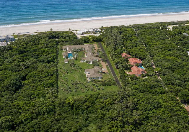 Homes for sale in Jupiter Island, FL | 302 S Beach Rd, Jupiter Island, FL 33455 | MLS# B26028572