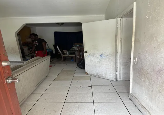 3rd image of 2114 Dewey St, Hollywood, FL 33020 | MLS# B26028582