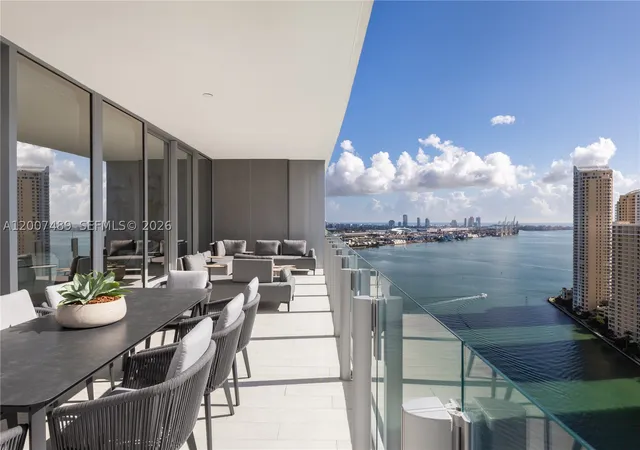 3rd image of 300 Biscayne Boulevard Way #2802, Miami, FL 33131 | MLS# A12007489