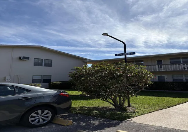 Homes for sale in West Palm Beach, FL | 128 Norwich F, West Palm Beach, FL 33417 | MLS# B26028632