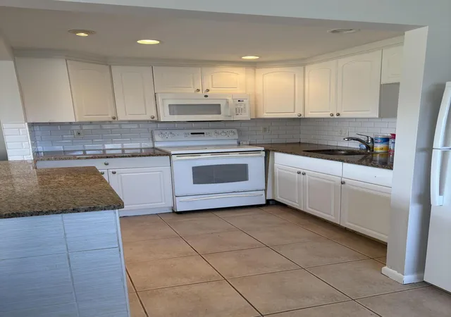Homes for sale in West Palm Beach, FL | 128 Norwich F, West Palm Beach, FL 33417 | MLS# B26028632