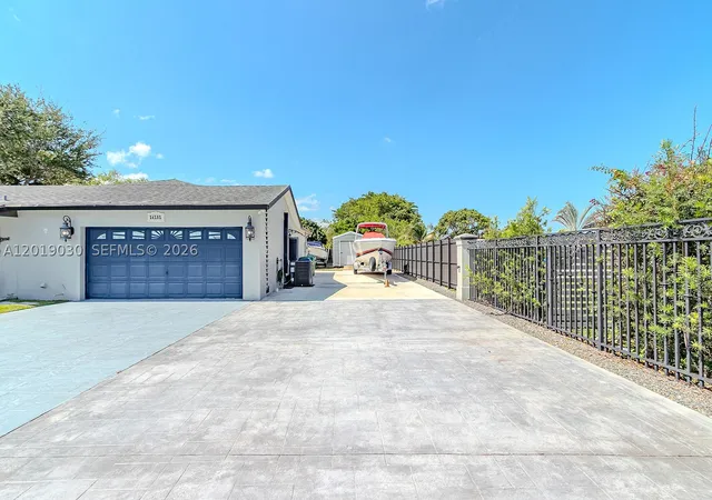 Photo 4 of Single family home for sale at 16181 Sw 284Th St, Homestead, FL 33033 | MLS# A12019030 | Listing updated on 2026-10-01