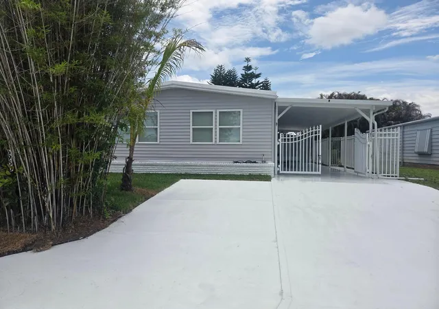 Homes for sale in Hobe Sound, FL | 6950 Se Congress St, Hobe Sound, FL 33455 | MLS# B26028746