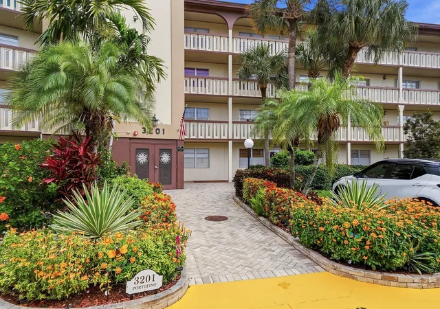 2nd image of 3201 Portofino Pt, Coconut Creek, FL 33066