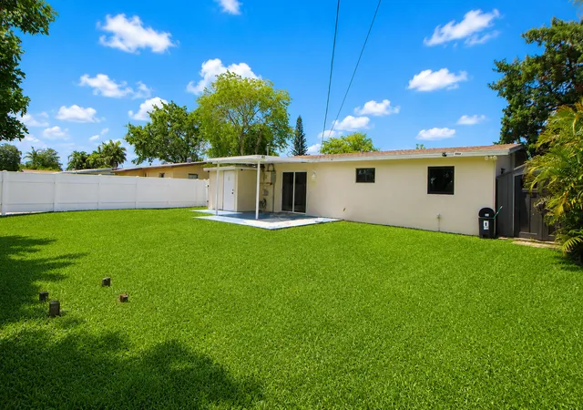 5th image of 5700 Sw 37 Ct, Davie, FL 33314 | MLS# B26028782