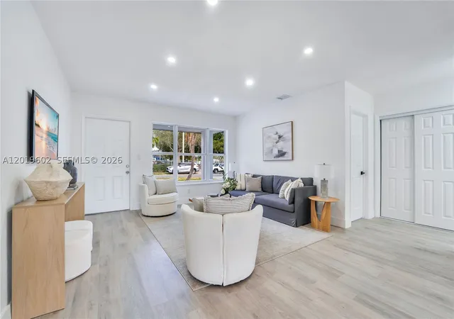 4th image of 40 Se 3Rd Terr, Dania Beach, FL 33004 | MLS# A12019602