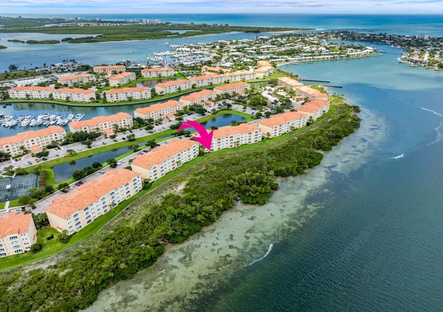 3rd image of 24 Harbour Isle Dr W, Fort Pierce, FL 34949