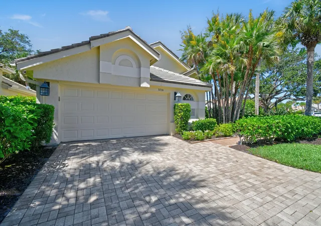 2nd image of 3770 Shearwater Dr, Jupiter, FL 33477 | MLS# B26028856