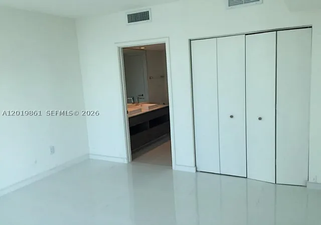 2nd image of 1100 S Miami Av #3302, Miami, FL 33130 | MLS# A12019861