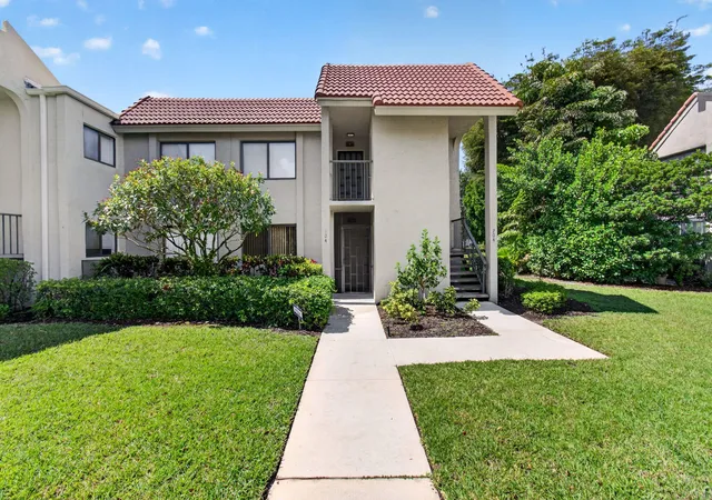 Homes for sale in Boynton Beach, FL | 5561 Fairway Park Dr #104, Boynton Beach, FL 33437 | MLS# B26029062