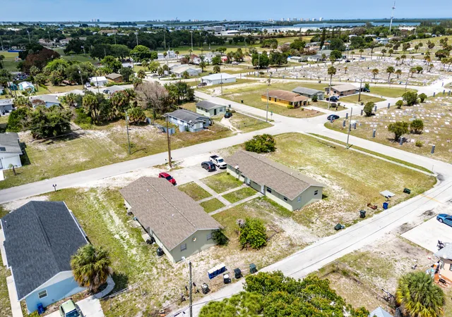2nd image of 1205 Ave K, Fort Pierce, FL 34950 | MLS# B26029200