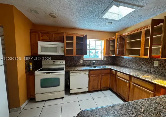 1251 NW 190th St