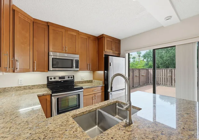 Homes for sale in Palm City, FL | 2904 Sw Sunset Trace Cir, Palm City, FL 34990 | MLS# B26029420