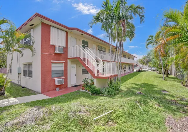 1st image of 2915 Plunkett St #5d, Hollywood, FL 33020 | MLS# B26029452