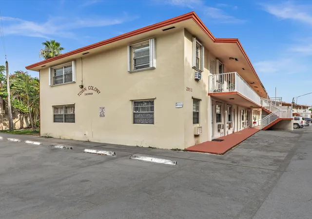 Homes for sale in Hollywood, FL | 2915 Plunkett St #5d, Hollywood, FL 33020 | MLS# B26029452