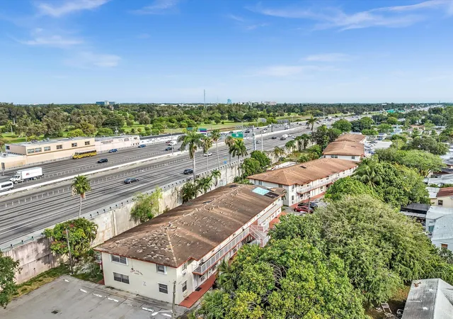 2nd image of 2915 Plunkett St, Hollywood, FL 33020