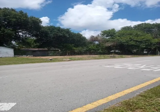 4th image of 2410 Nw 167 St, Miami Gardens, FL 33056 | MLS# A12020422