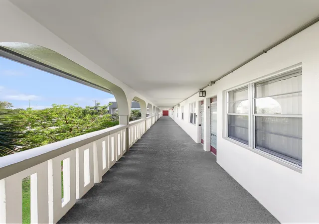 4th image of 2502 Antigua Ter, Coconut Creek, FL 33066