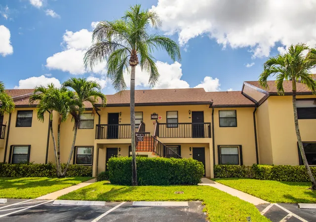 Homes for sale in Lake Worth, FL | 4688 Lucerne Lakes Blvd Blvd E #104, Lake Worth, FL 33467 | MLS# B26029568